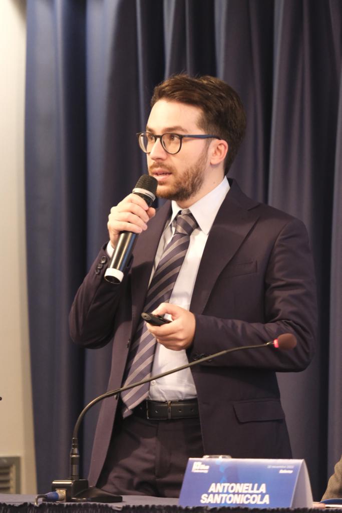Relatore a convegno scientifico